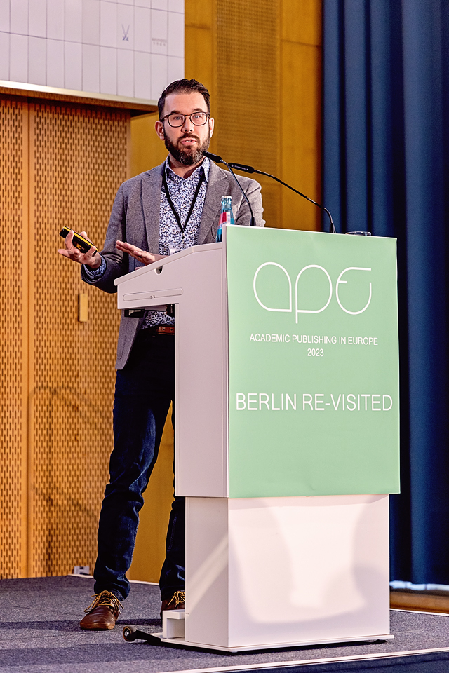 Hum President Dustin Smith presents on stage at APE 2023